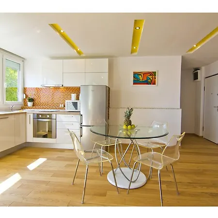 Apartment Sandy Beach Split